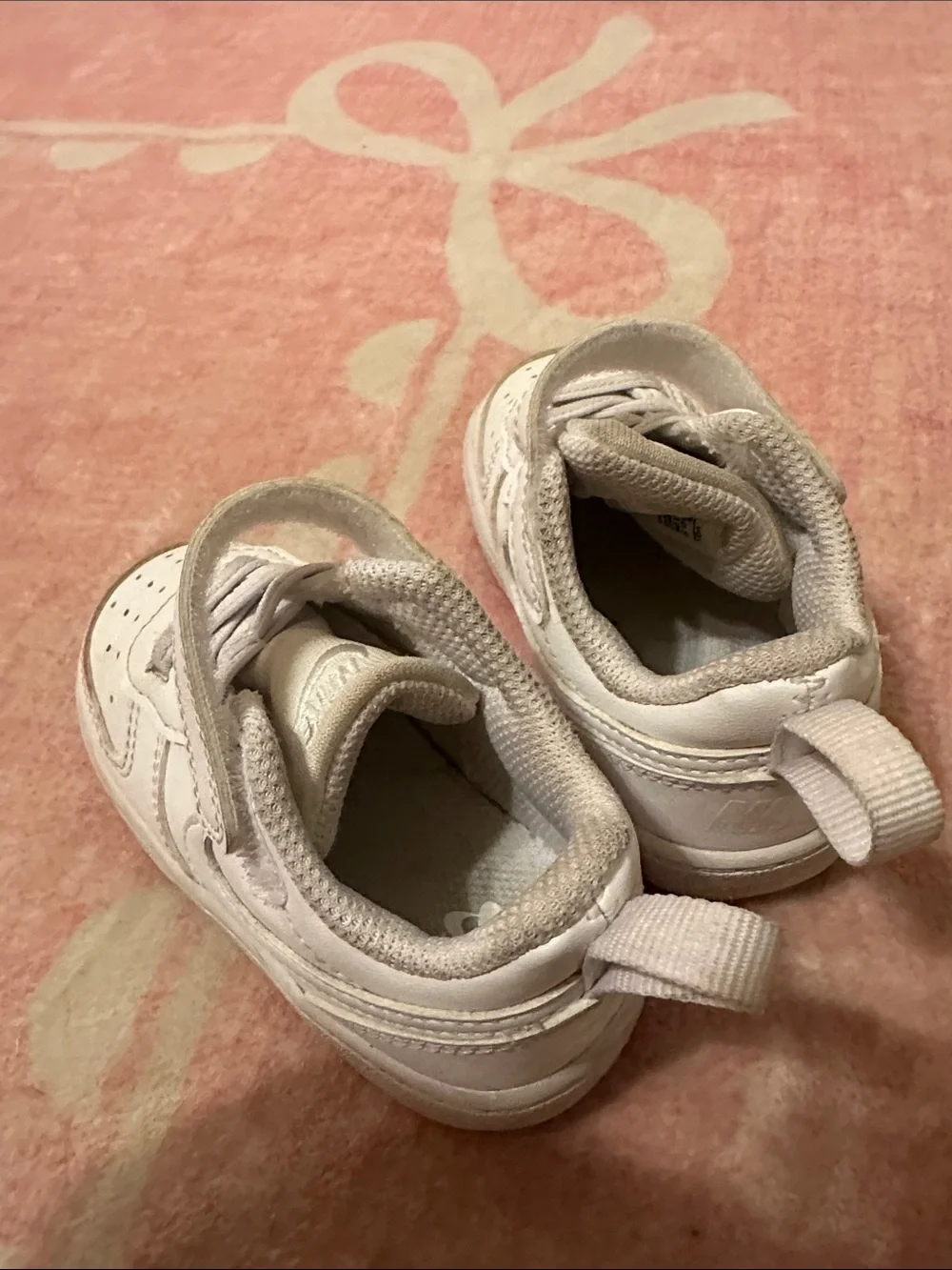 Nike Kids White Low-Top Sneakers with Hook-and-Loop Strap